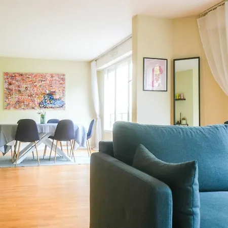 Eiffel Tower Charming Apartment *