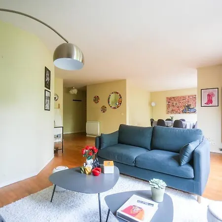 Eiffel Tower Charming Apartment